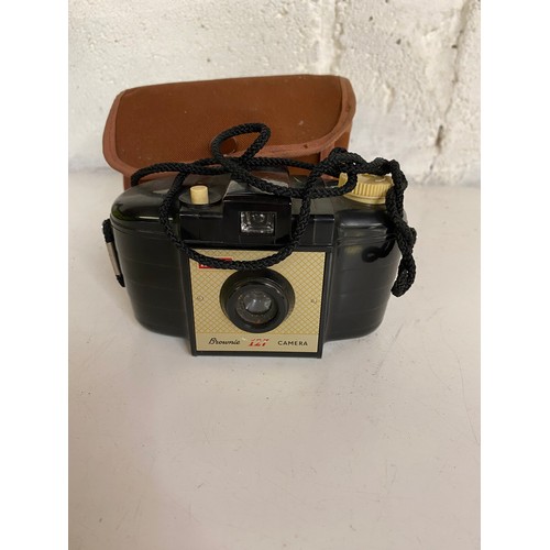 744 - Selection of cameras including squareshooter 2, Kodak Brownie 44b and 127, Agfa Silette and a minolt... 