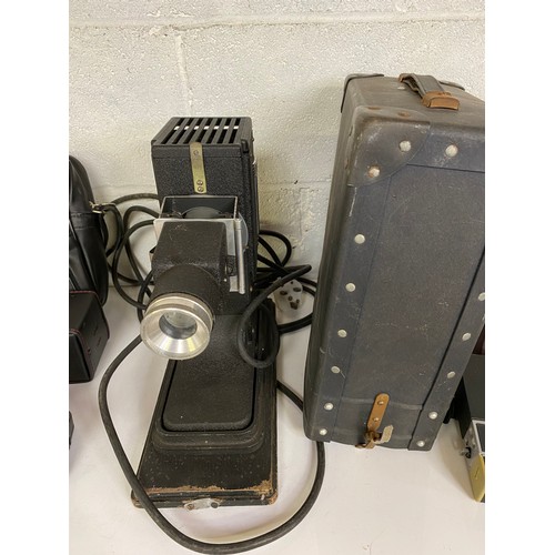 745 - A Sanky Super 600 and an AMP projector with case untested and a viewmaster