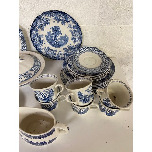 753 - Collection of blue and white pottery