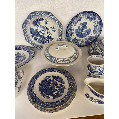 753 - Collection of blue and white pottery