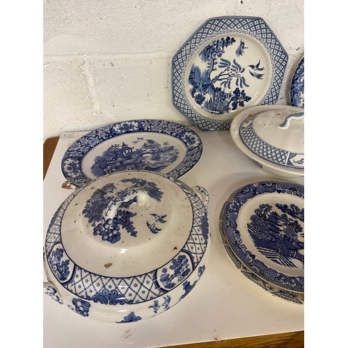 753 - Collection of blue and white pottery