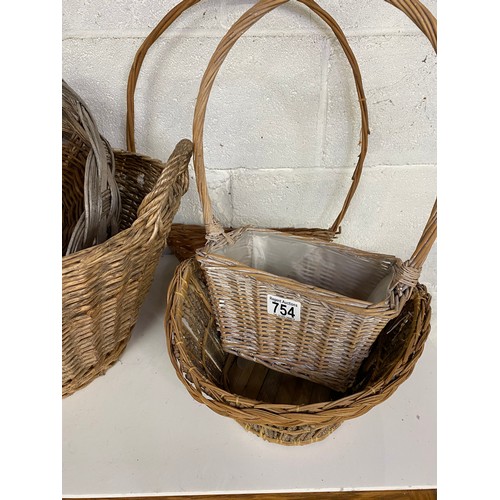 754 - Collection of wicker baskets