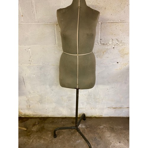 780 - Vintage dressmakers mannequinn