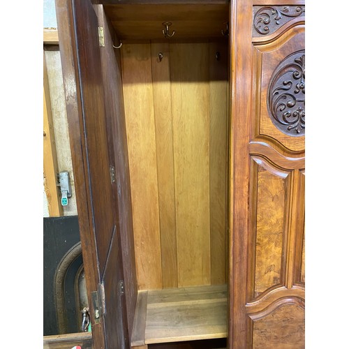 790 - Late Victorian decorative triple wardrobe 5ft wide with 2 mirrors