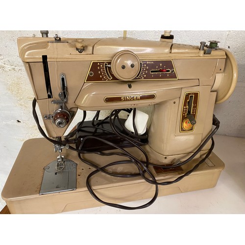 808 - Vintage Singer 401 G sewing machine