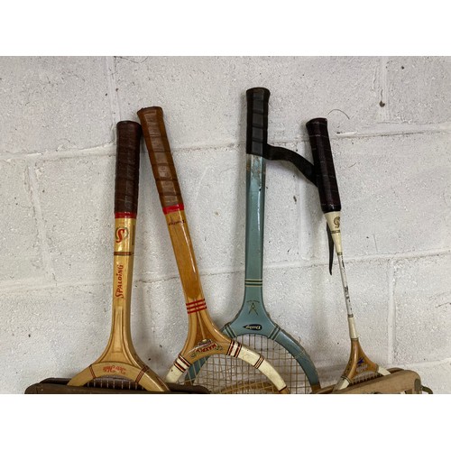 810 - Selection of vintage tennis rackets