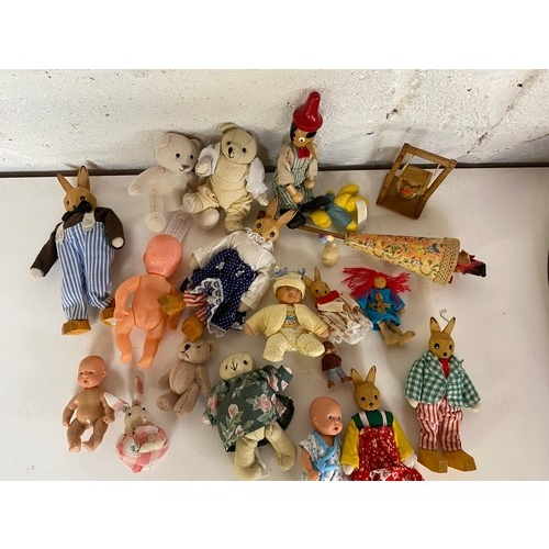 822 - Collection of childrens figures mainly wooden