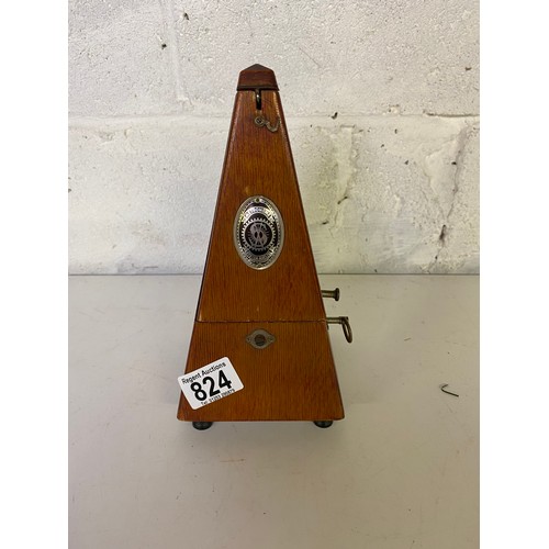 824 - Vintage metronome