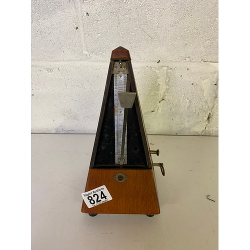 824 - Vintage metronome