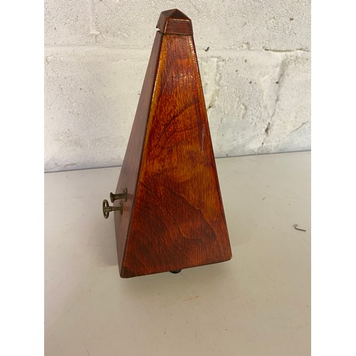 824 - Vintage metronome