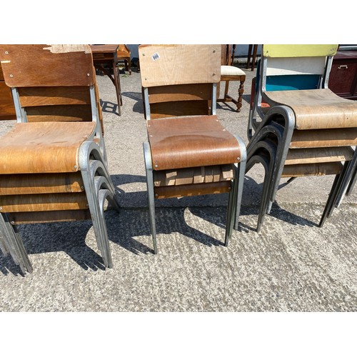 866 - 11 x metal school chairs