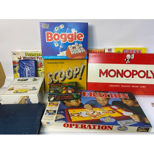 648 - Selection of vintage family board games and toys including Screwball Scramble, Connect 4 and others.