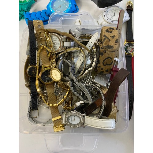 658 - Box of assorted watches vintage and modern, from Sekonda, Breotime and others.