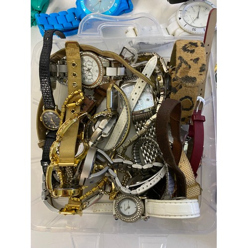 658 - Box of assorted watches vintage and modern, from Sekonda, Breotime and others.