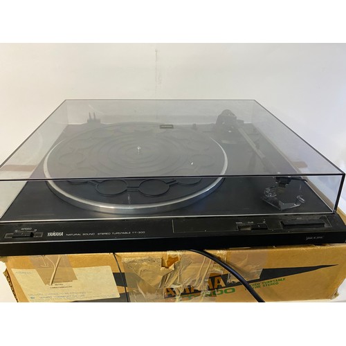 659 - Yamaha 3pc hifi separates including TT-300 turntable, k-222 cassette player and TX-L400 tuner. Inclu... 