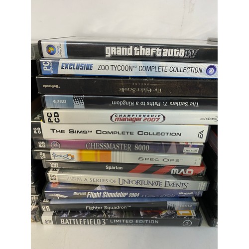 670 - Box of vintage PC/Console games including megadrive, spectrum, nintendo and others.