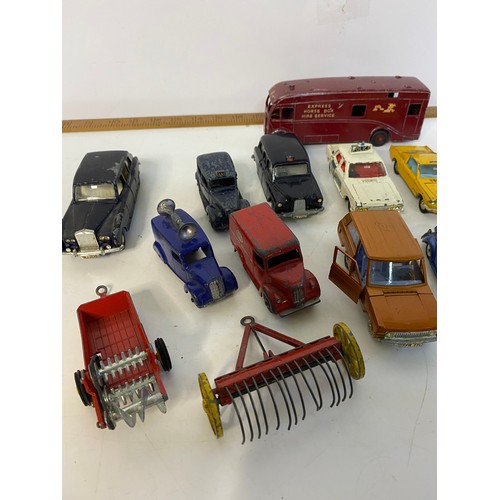 689 - Selection of vintage Dinky toys.