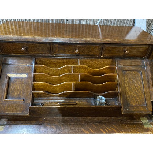 633 - 1920s oak bureau with 3 drawers, drop front and inner compartments that slide forward, measuring 74 ... 