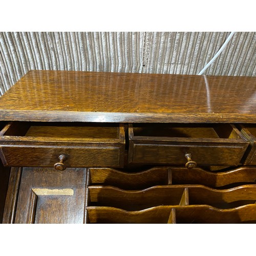 633 - 1920s oak bureau with 3 drawers, drop front and inner compartments that slide forward, measuring 74 ... 