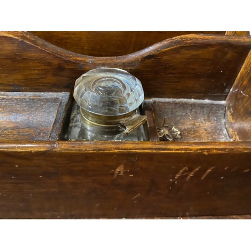 633 - 1920s oak bureau with 3 drawers, drop front and inner compartments that slide forward, measuring 74 ... 