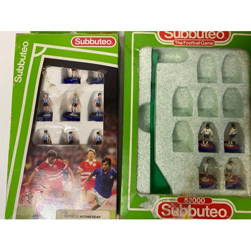 719 - Assorted Subbuteo accessories and players.