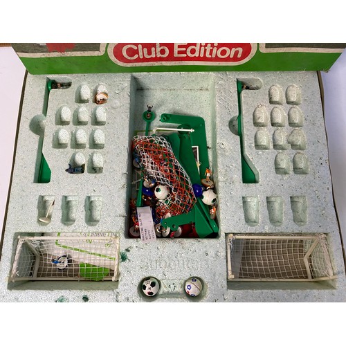 719 - Assorted Subbuteo accessories and players.