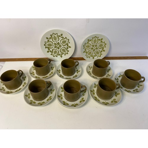 817 - Selection of 8 x cups and saucers  by J & G Meakin 'tuliptime'