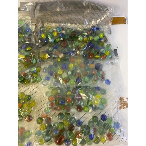 824 - Selection of marbles