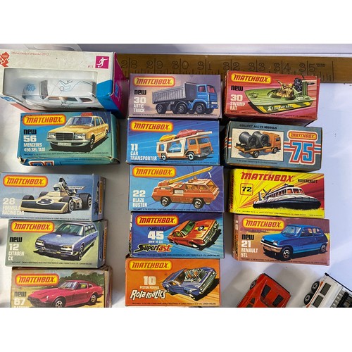 830 - Large selection of die cast cars, some boxed, Matchbox, Lesney, Corgi