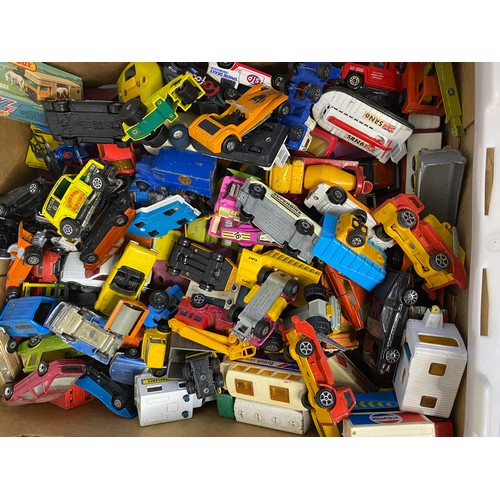 830 - Large selection of die cast cars, some boxed, Matchbox, Lesney, Corgi