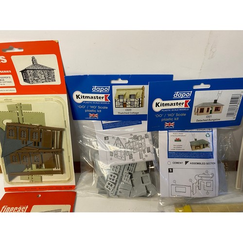 834 - Large selection of railway kit accessories including cottages, stalls, stages, bridges