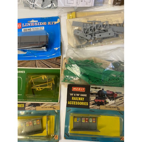 834 - Large selection of railway kit accessories including cottages, stalls, stages, bridges