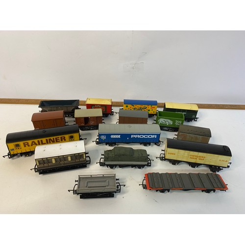 836 - Selection of 16 x Hornby OO scale rolling stock railway models