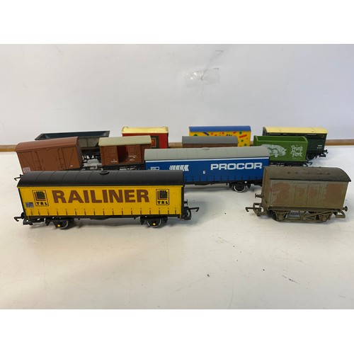 836 - Selection of 16 x Hornby OO scale rolling stock railway models