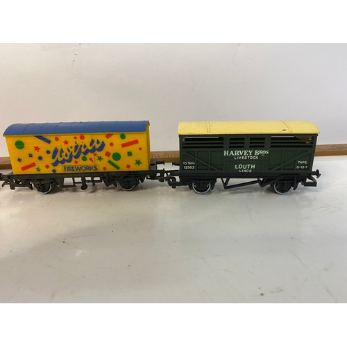 836 - Selection of 16 x Hornby OO scale rolling stock railway models