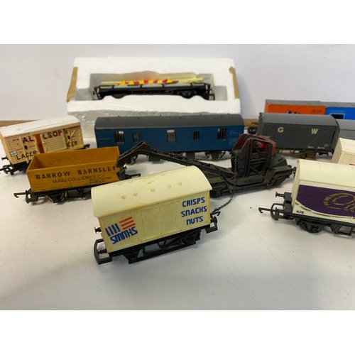 837 - Selection of 11 x OO scale rolling stock railway models