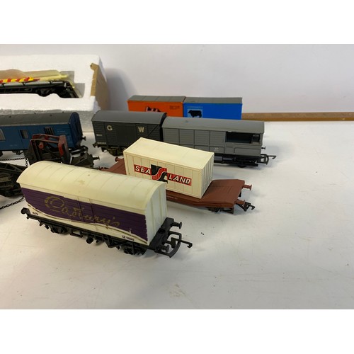 837 - Selection of 11 x OO scale rolling stock railway models