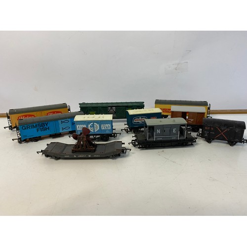 837 - Selection of 11 x OO scale rolling stock railway models