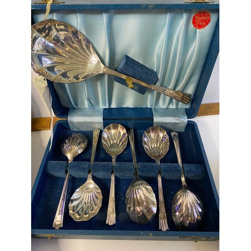 865 - Selection of boxed EPNS forks, knives and goblets