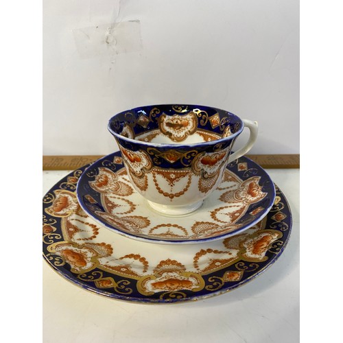 896 - Selection of Royal Albert china Imari pattern 4250 comprising 4 trio's, 2 x cake plates, 8 x side pl... 