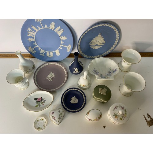 953 - Collection of Wedgwood and Jasperware