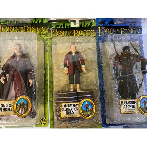 965 - Ten Toy Biz The Lord of the Rings figures, in later edition rectangular boxes, all different in new ... 