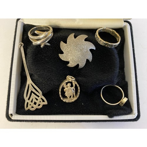 656 - Selection of silver jewellery including rings, pendants and others.