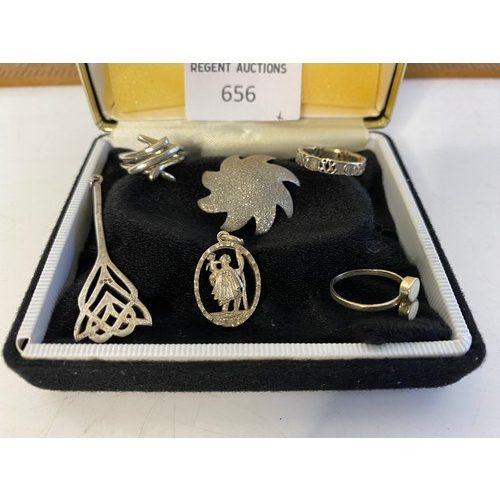 656 - Selection of silver jewellery including rings, pendants and others.