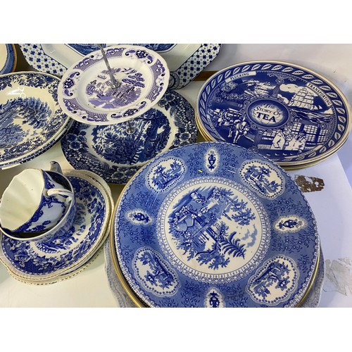 614 - Assortment of blue and white china and ceramics.