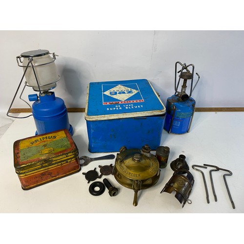 1000 - Selection of vintage camping equipment including camping gaz burners and lights. Also brass Primus b... 