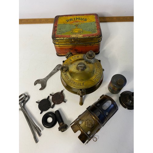 1000 - Selection of vintage camping equipment including camping gaz burners and lights. Also brass Primus b... 