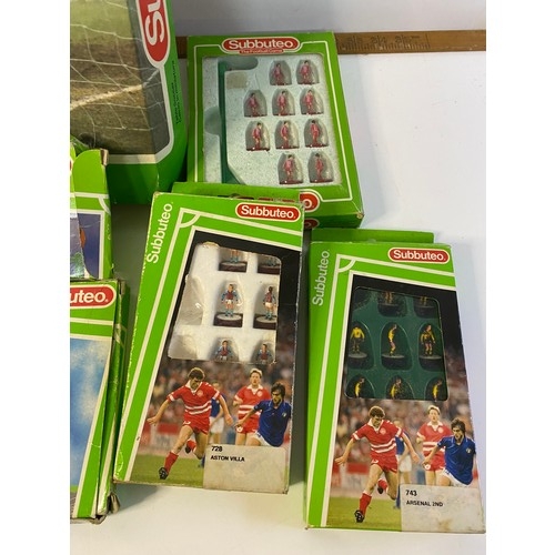 719 - Assorted Subbuteo accessories and players.