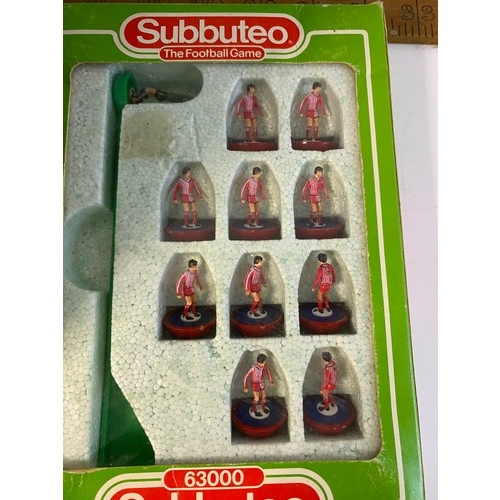 719 - Assorted Subbuteo accessories and players.