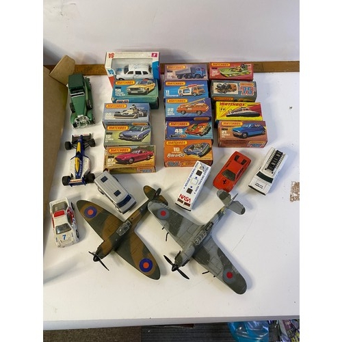 830 - Large selection of die cast cars, some boxed, Matchbox, Lesney, Corgi